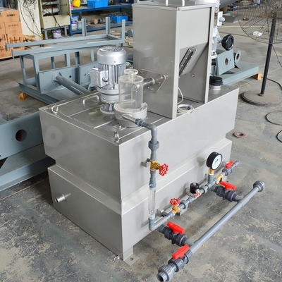 Hệ thống định lượng hóa chất trong bể HDPE được điều khiển PLC cho tháp làm mát